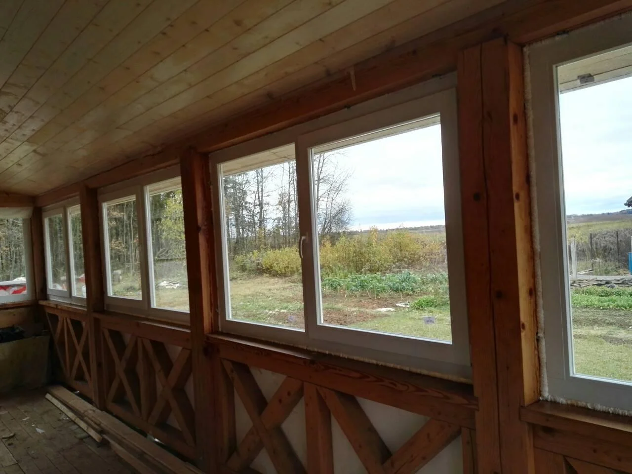 Дачные окна из дерева